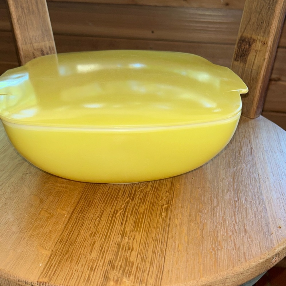 Vintage 2.5 Qt Pyrex Ovenware